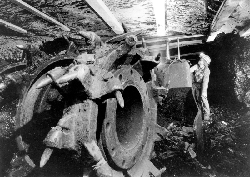 Illustration for article titled 24 Digging Machines That Created a World Beneath Our Feet